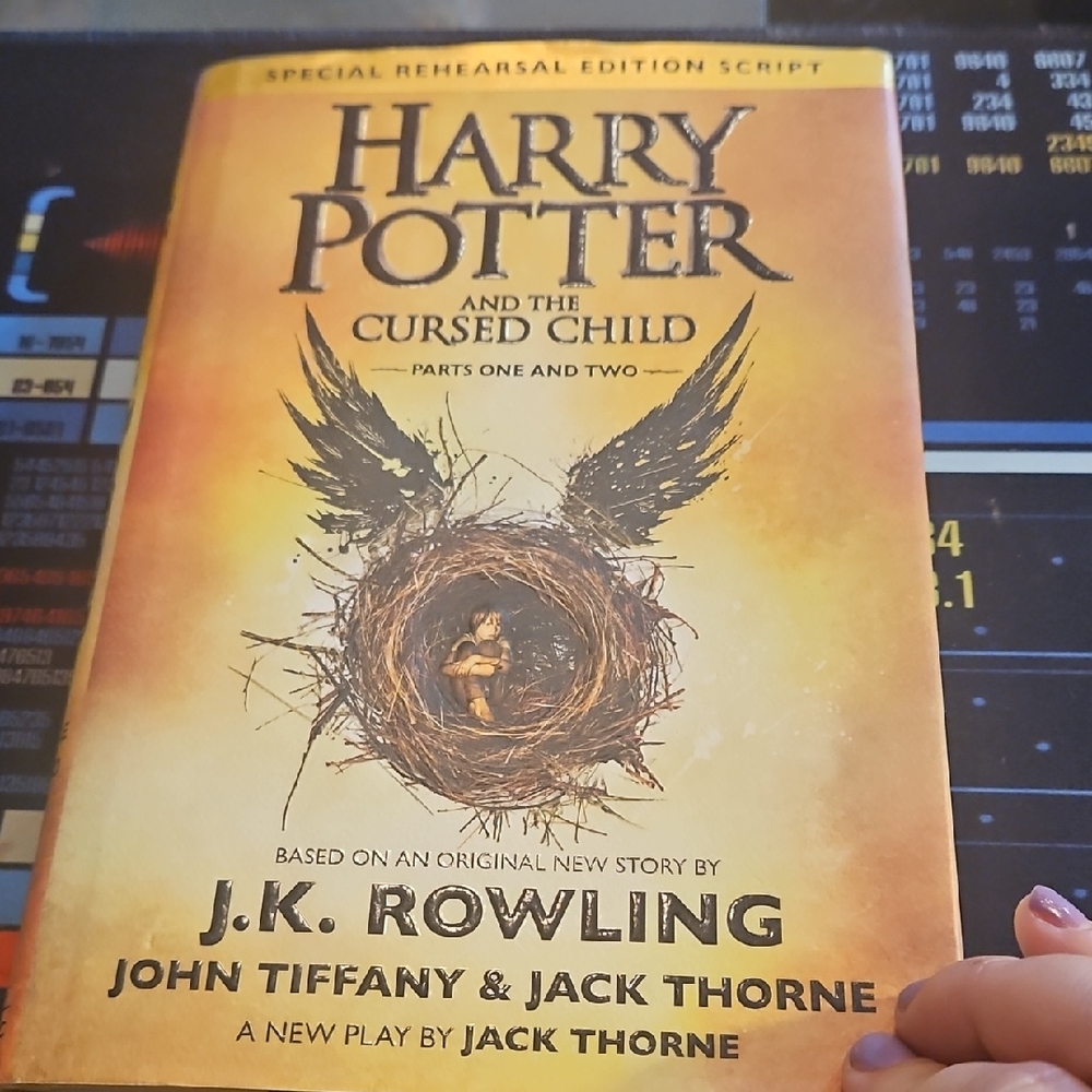Harry Potter and the Cursed Child Rehearsal Edition - Gold/Yellow Cover